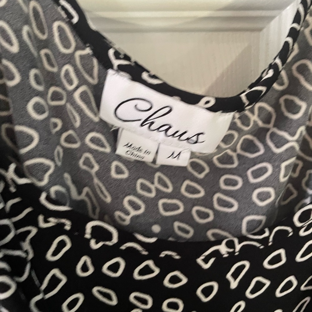 Chaus - Picture 2 of 6